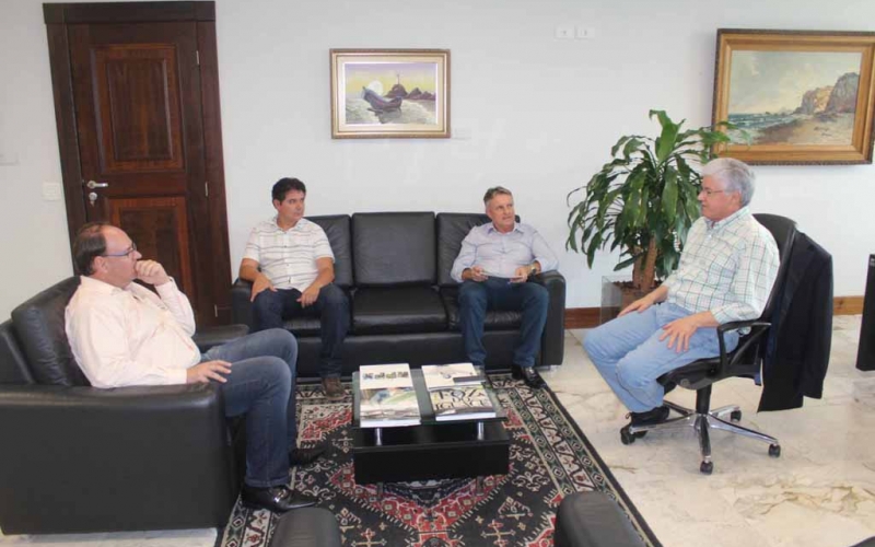 Prefeito Adelmo visita Secretário Chefe da Casa Civil, Valdir Rossoni
