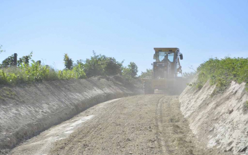 Prefeitura realiza obras nas estradas de Barra Seca
