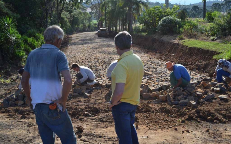 Programa Caminho das Pedras beneficia comunidade de Marcondes