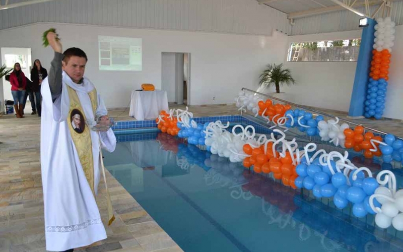Prefeito Adelmo prestigia solenidade de inauguração da piscina térmica da APAE