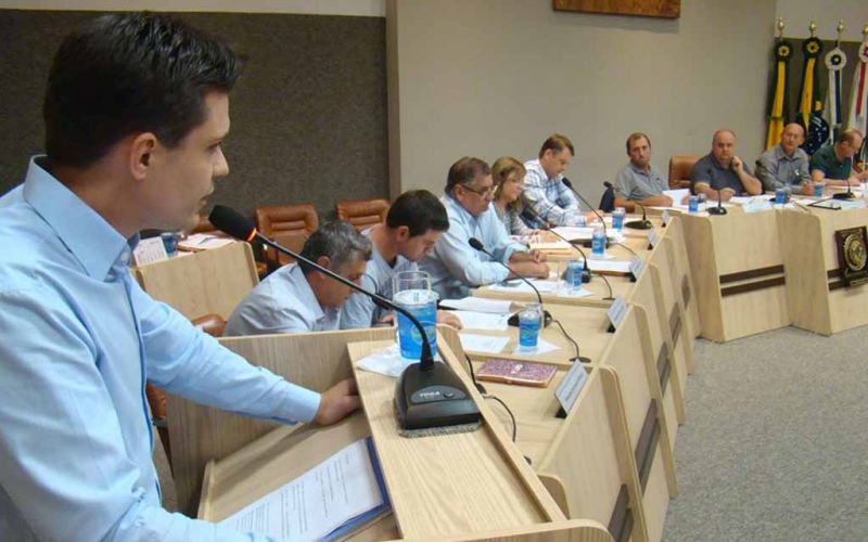 Secretário de Saúde Luiz Carlos Mendes Júnior presta contas aos vereadores e confirma entrega do novo centrão em breve