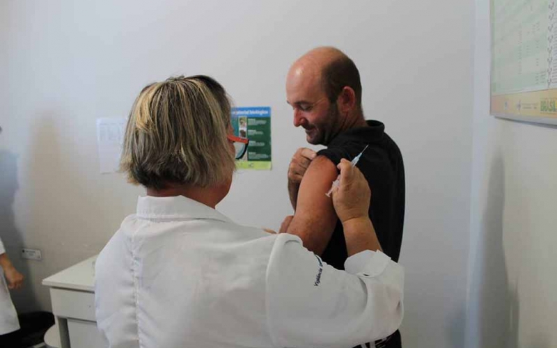 Secretaria de Saúde realiza vacinação contra a gripe