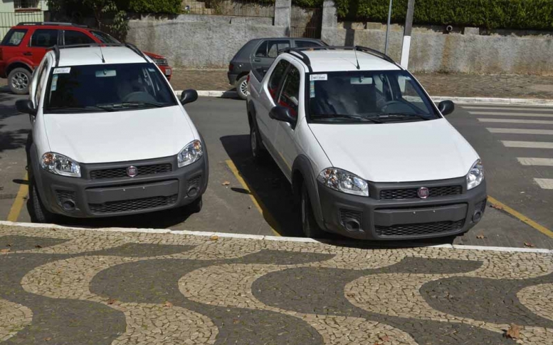 Duas Fiat Stradas com recursos próprios
