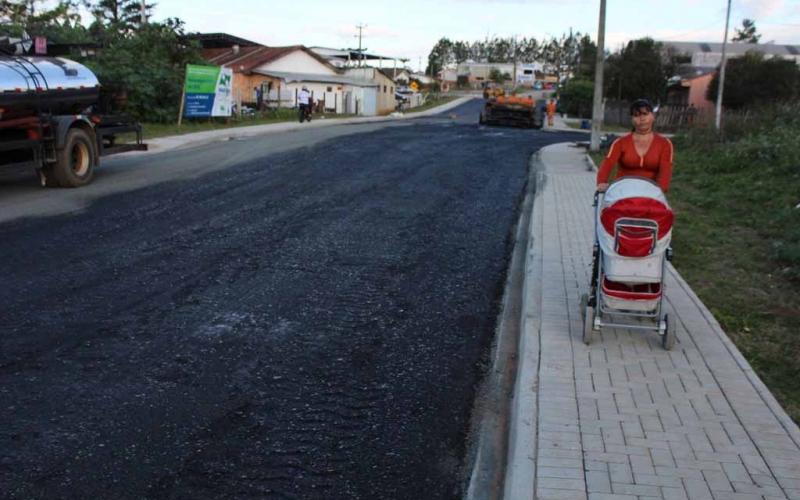 Rua Capitão João Alves David recebe pavimentação asfáltica e novas calçadas