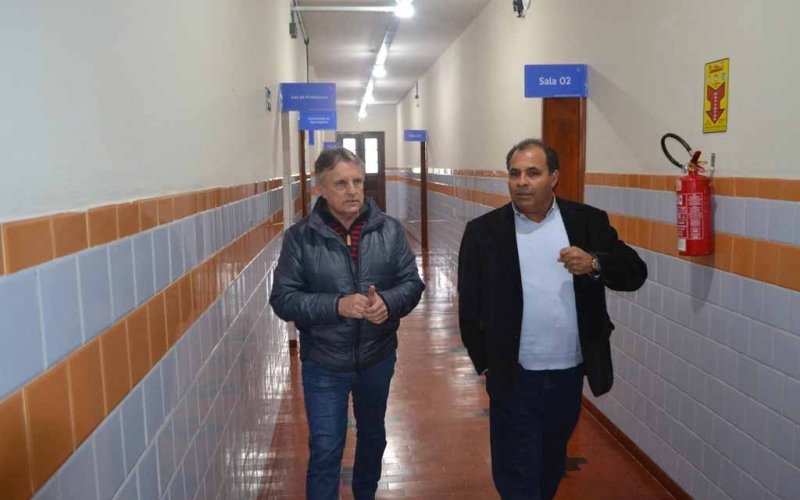 Prefeito Adelmo visita as futuras instalações da Faculdade Guairacá