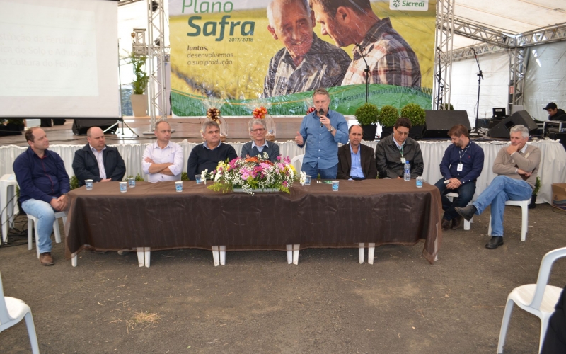 Secretário Estadual da Agricultura Norberto Ortigara participa das palestras técnicas da FENAFEP.