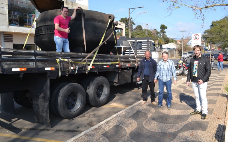 Panela de ferro de 12 toneladas chega a Prudentópolis para Festa do Feijão
