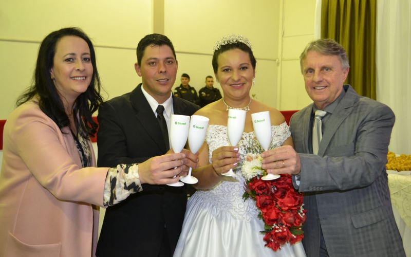 Casamento coletivo realiza o sonho de 100 casais em Prudentópolis.