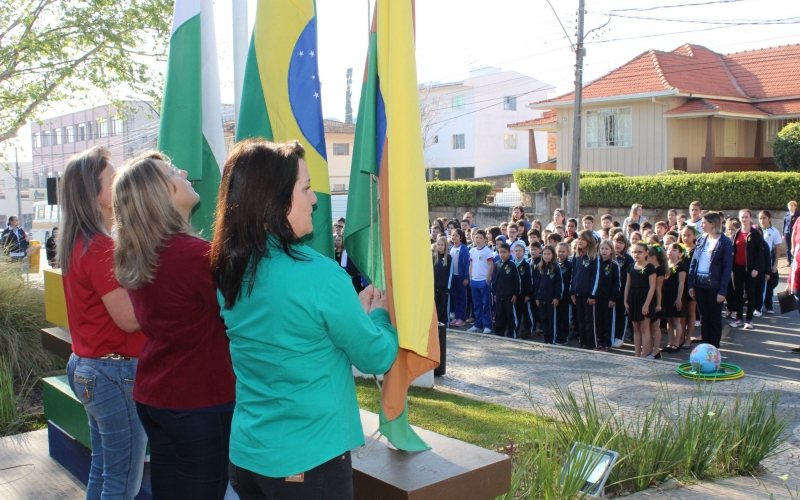 Escolas realizam ato cívico em homenagem a Semana da Pátria.