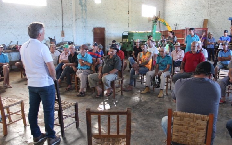 Prefeitura realiza reunião com moradores de Tijuco Preto e região.