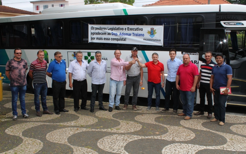 Prudentópolis recebe novo ônibus para a saúde